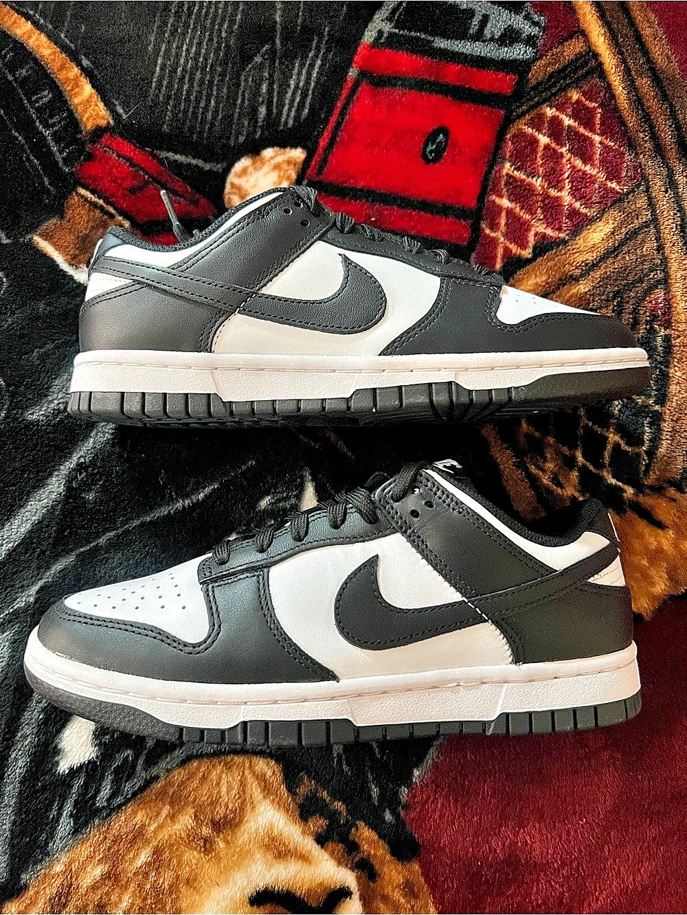 Nike Panda Dunks Women’s size 6/ kids 4.5 BRAND NEW NEVER WORN!